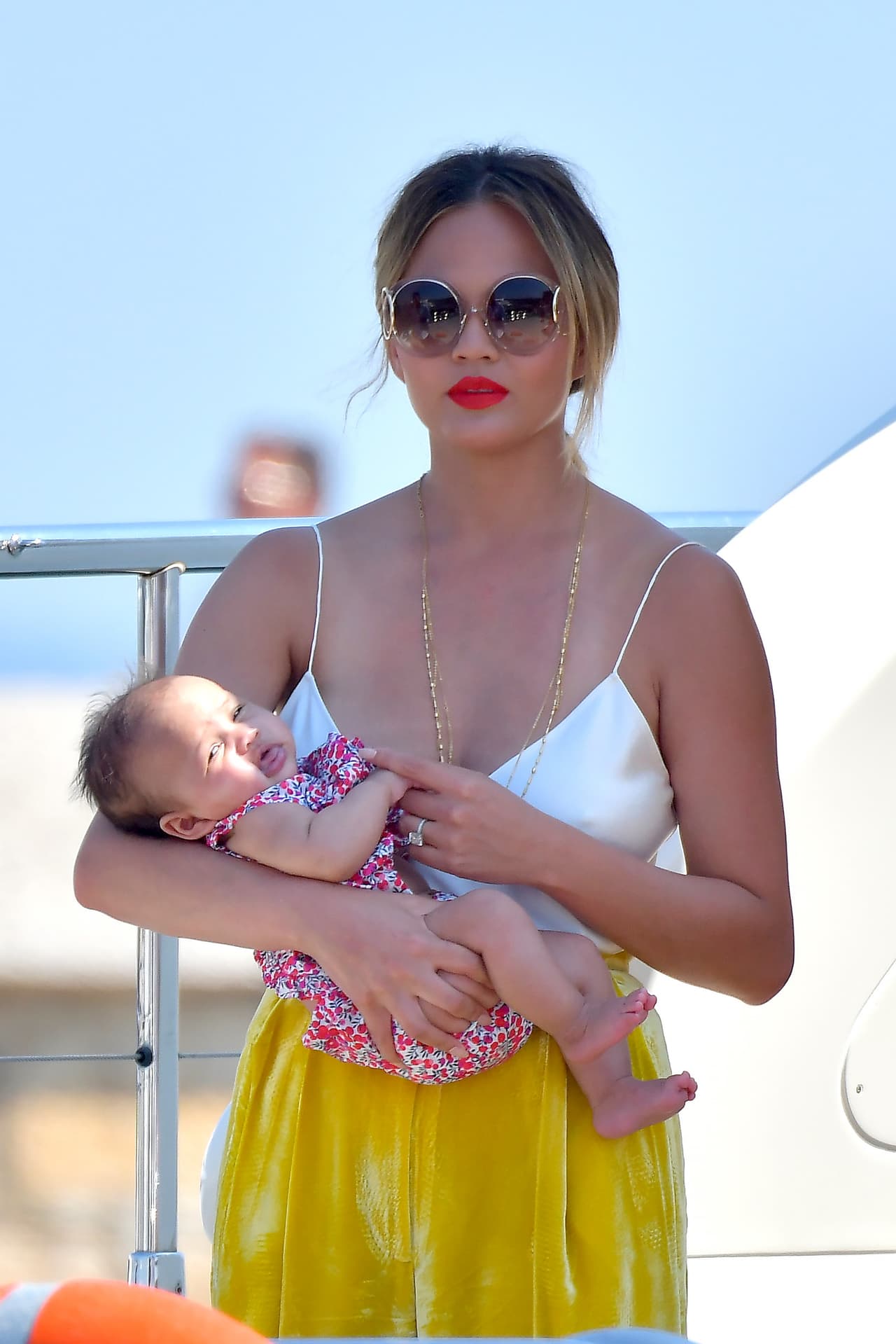 Es el primer bebé para ella y el cantante de 'All of Me'.