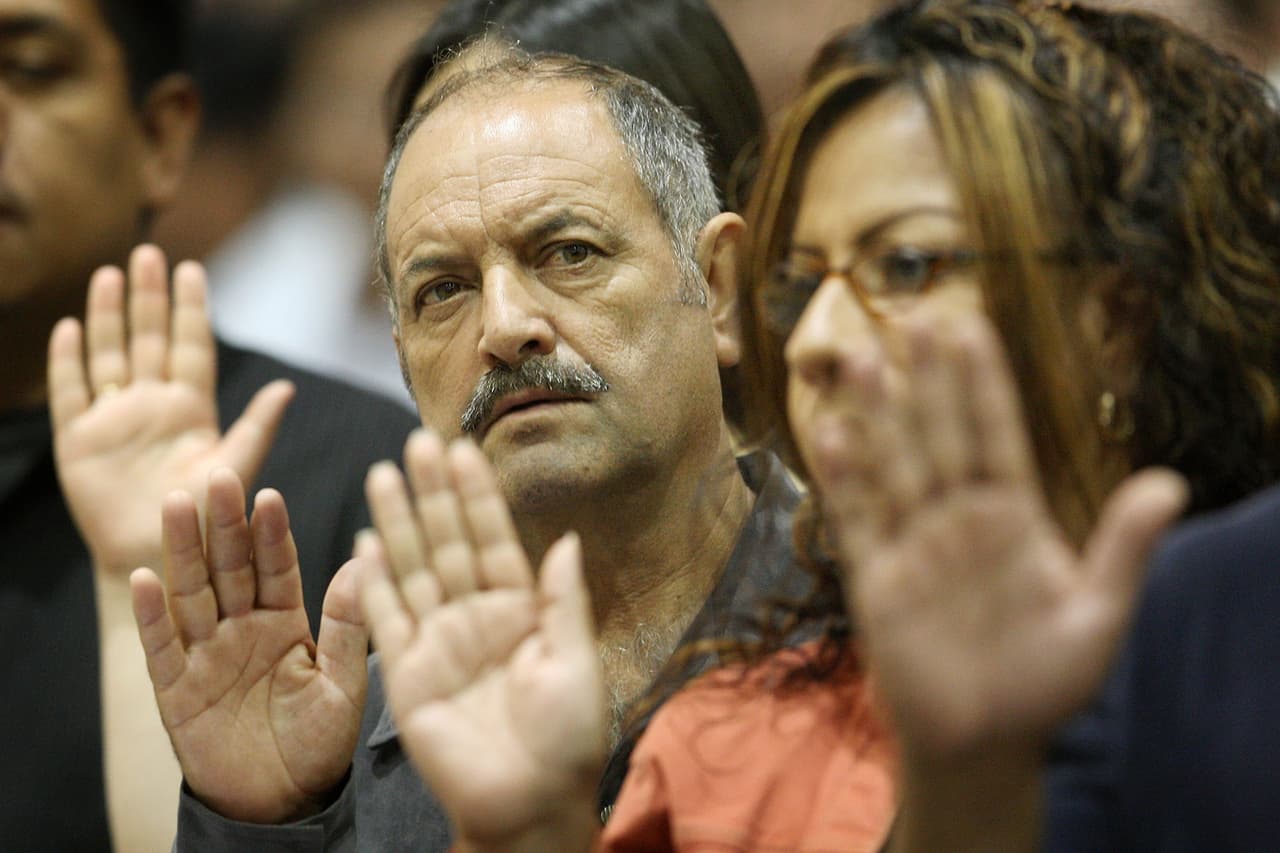 La espera para lograr la ciudadanía se dispara a 14 meses en algunas ciudades de Florida, Texas y Nueva York