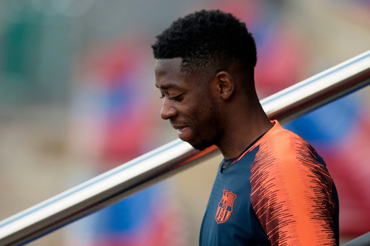 Barcelona advirtió que quien quiera al francés Ousmane Dembelé tendrá que pagar 100 millones de euros y, a la espera de resolver algunas salidas de estrellas, el PSG podría ser su próximo destino.