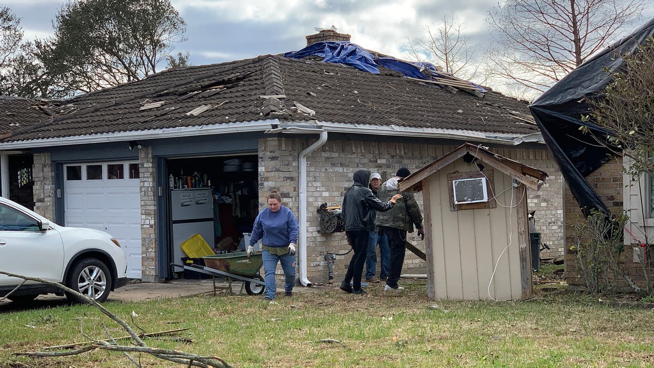 Los residentes afectados recibieron ayuda por parte de la ciudad y otros vecinos de los alrededores.
