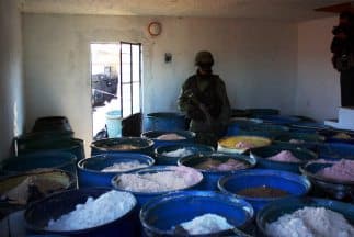 Barriles de 250 kilos eran trasladados a la bodega de dicha empresa ubicada en la ciudad de México, y de ahí los llevaban a Sinaloa.