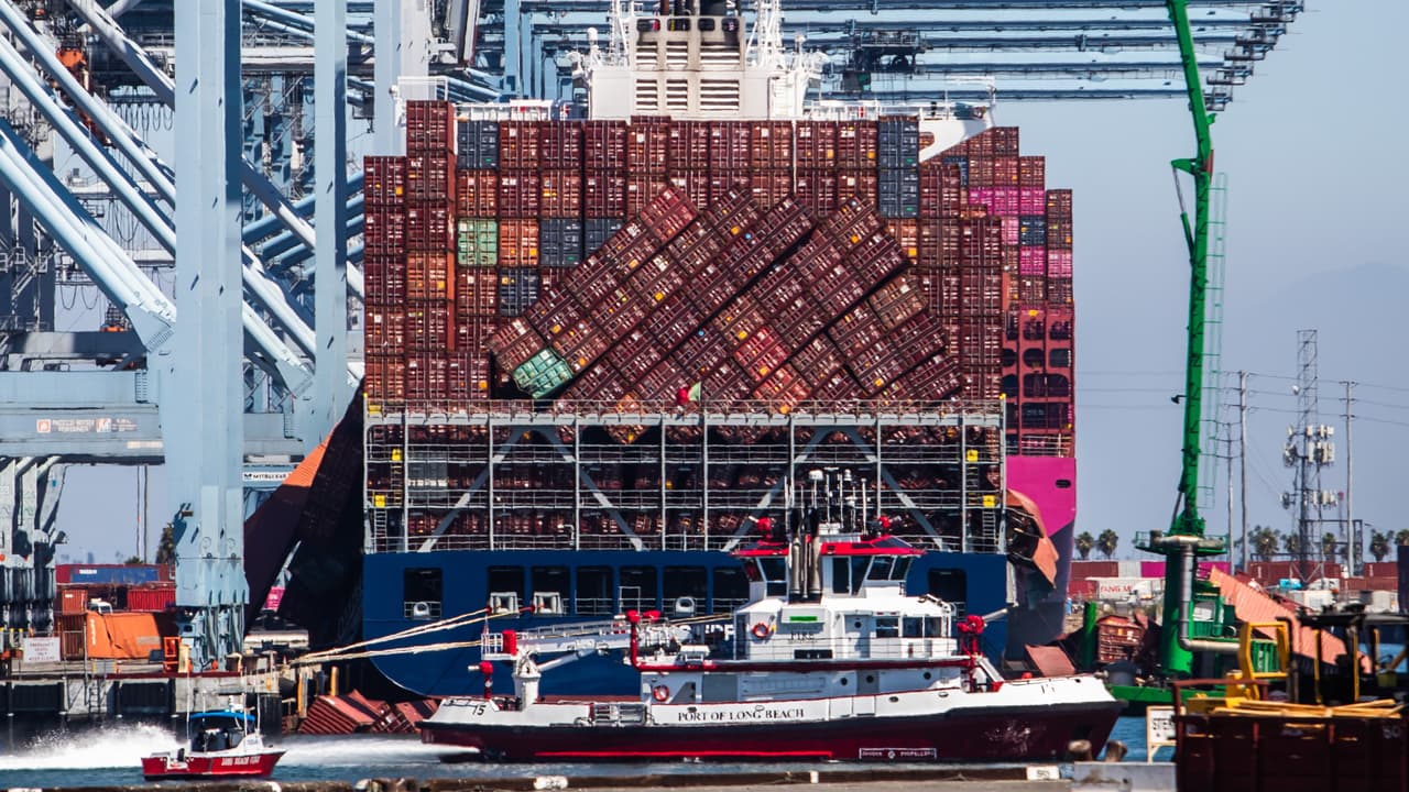 Caída masiva de contenedores en el puerto de Long Beach causa alarma y pérdidas millonarias