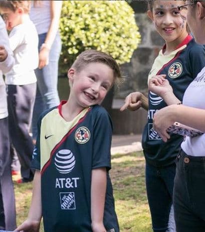 Al pie de la serie de imágenes compartidas por la conductora de 45 años de edad se puede leer: "¡Feliz cumpleaños, mi amor del bueno! ¡Te amamos! ¡Solo quiero verte feliz siempre!".