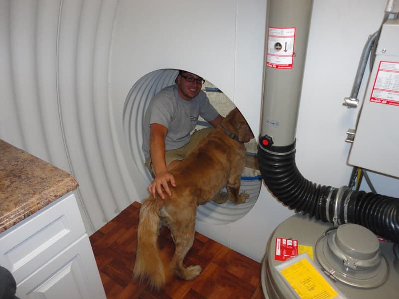 El sistema de ventilación o purificación del aire funciona a través de una tubería conectada con el exterior.