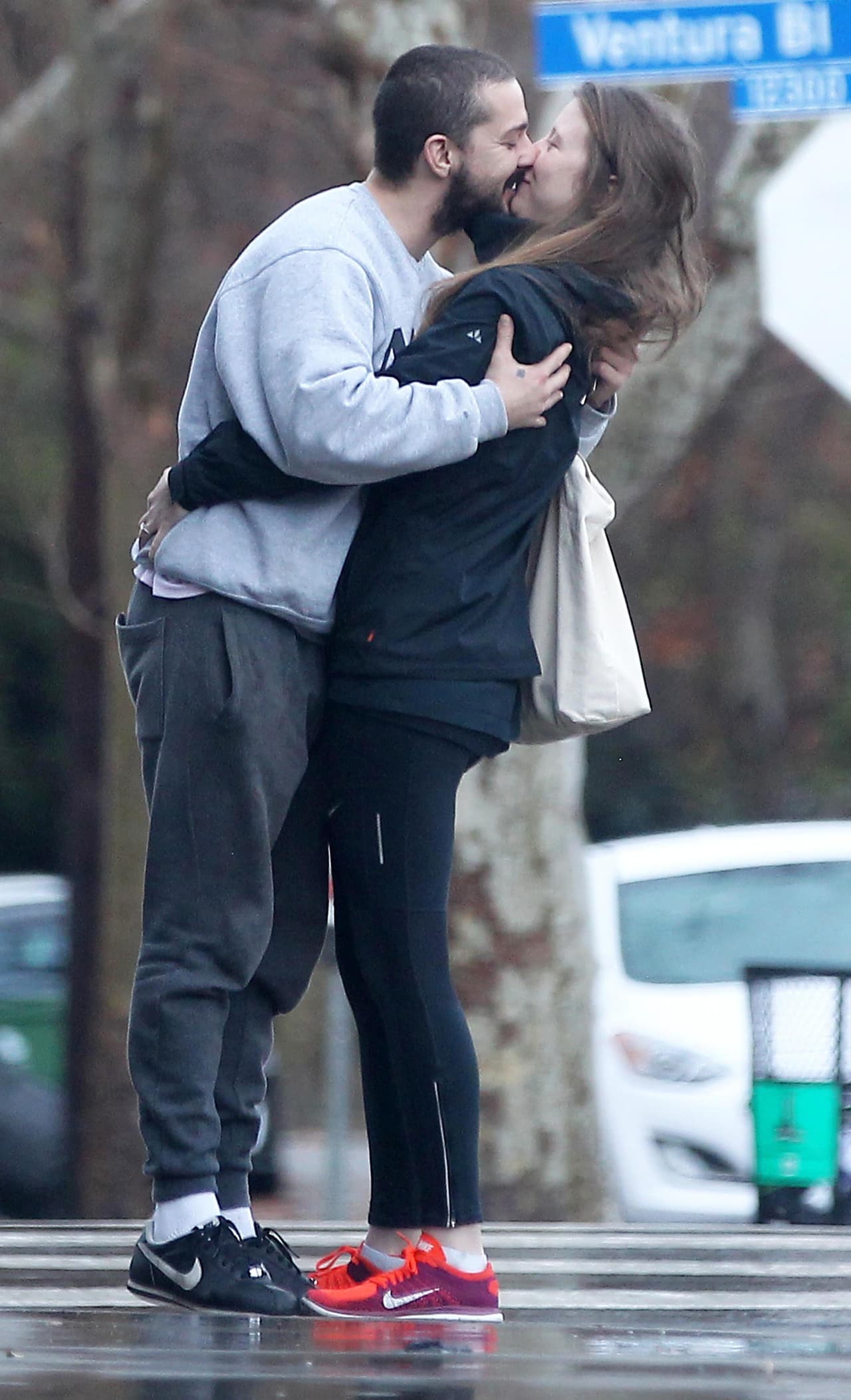 La también actriz hasta se hizo para atrás.