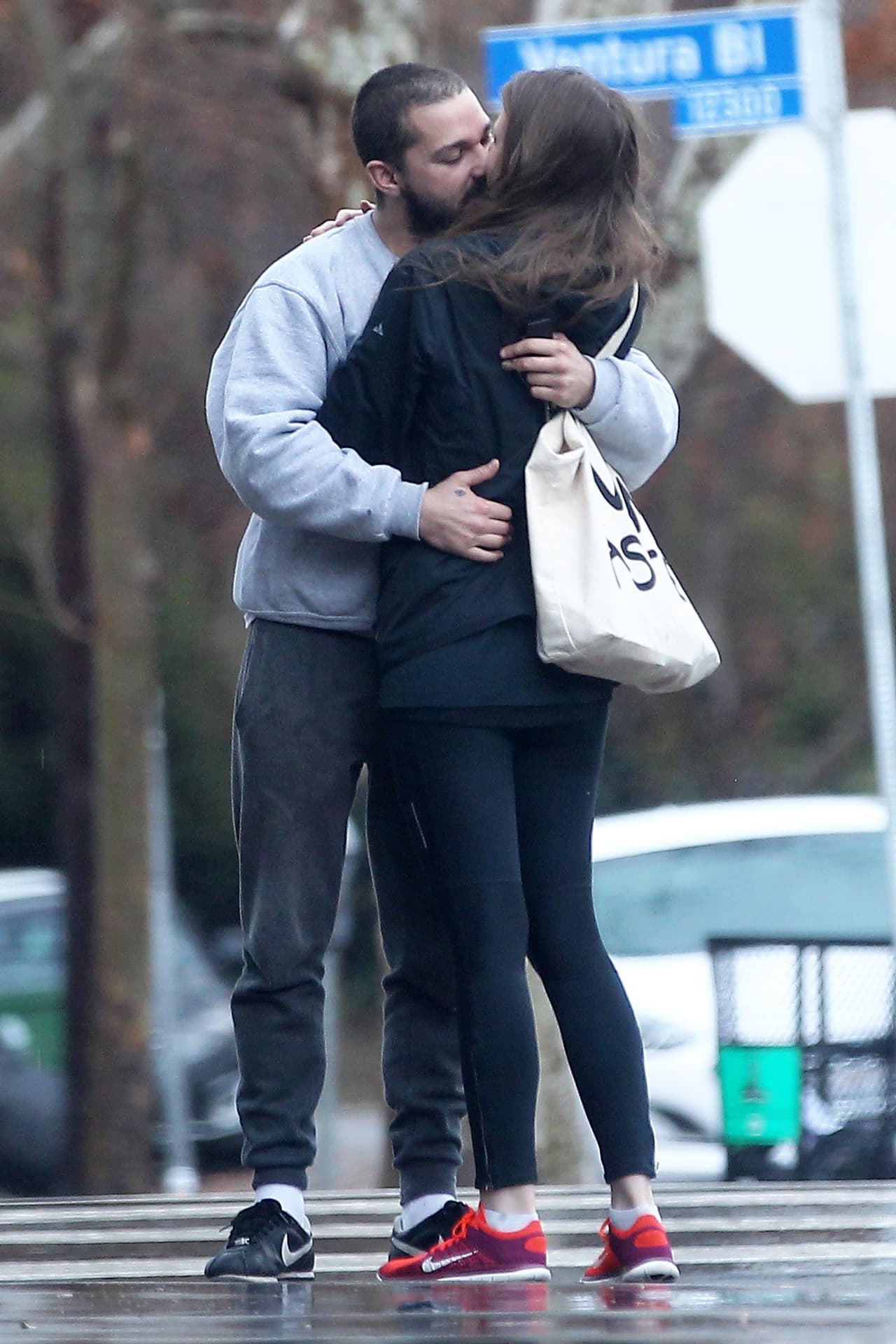 Sin embargo, la crisis ya pareció quedar atrás, pues hoy el protagonista de 'Transformers' es el novio más cariñoso del mundo.