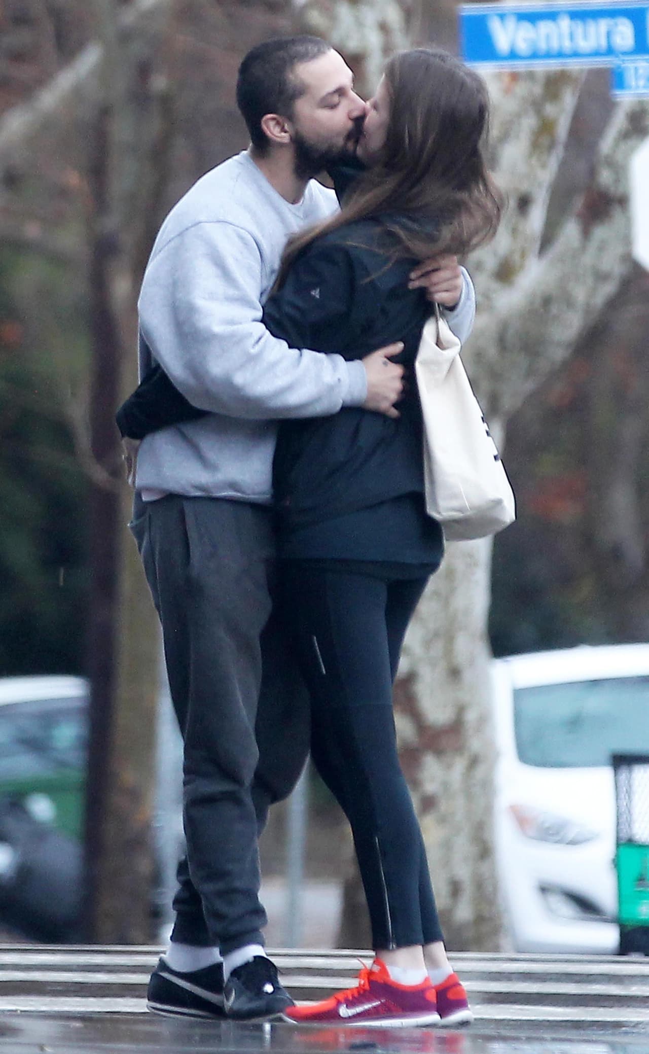 ¡Con unos tremendos besos!