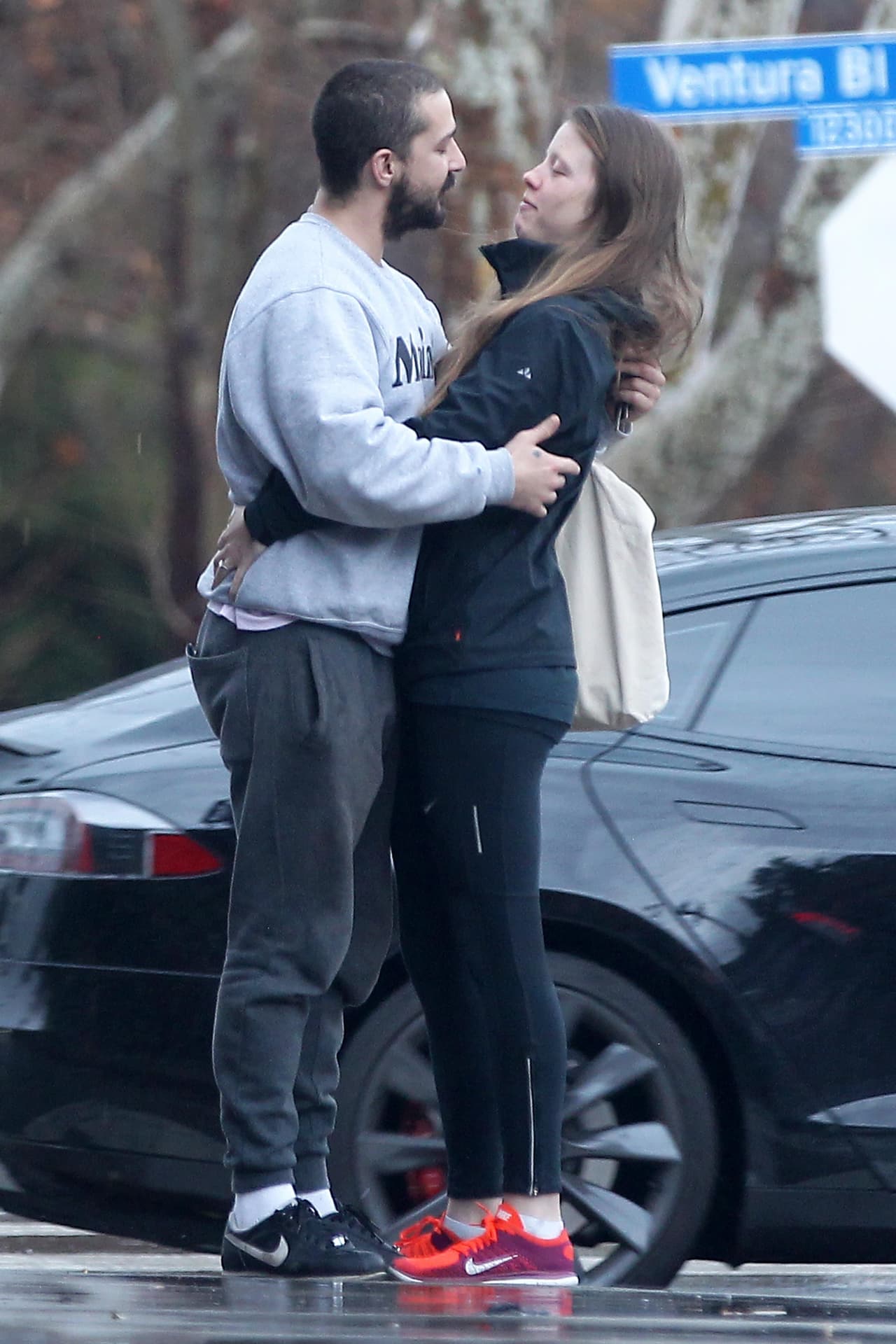 Shia LeBeouf está más enamorado que nunca.