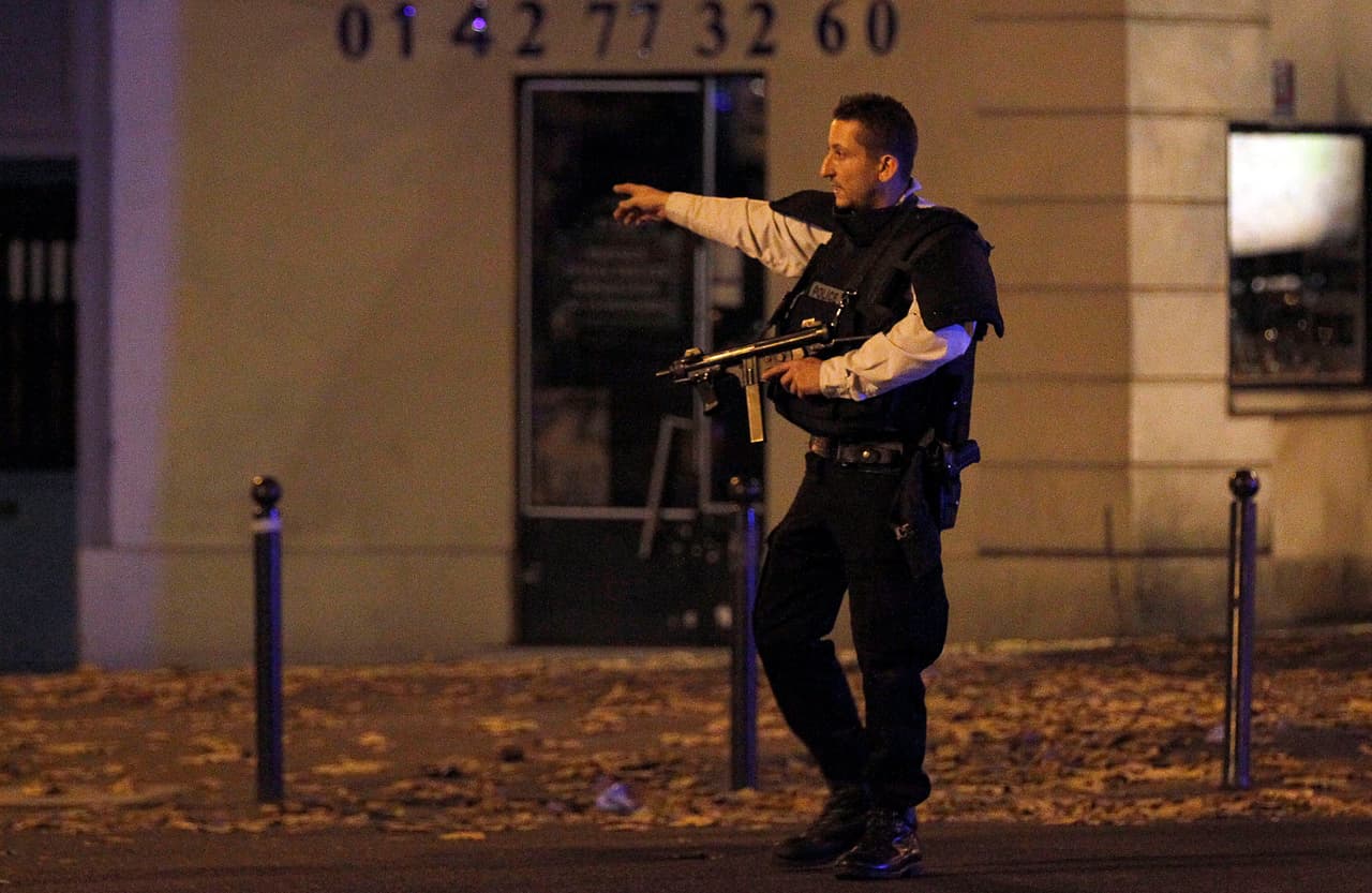 Policía apostada en el boulevard Baumarchais.
