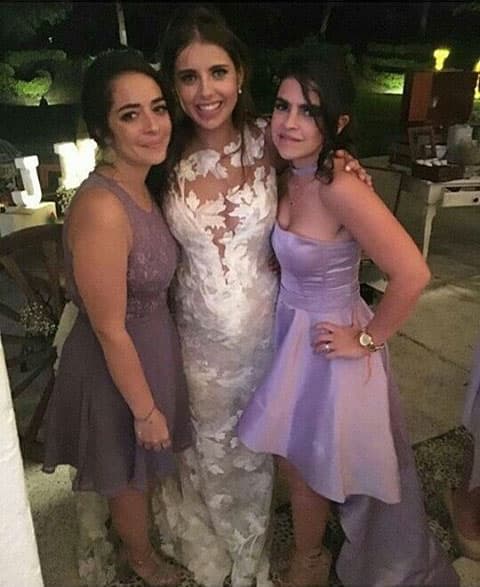 Michelle no dejó de tomarse fotos con sus invitadas.