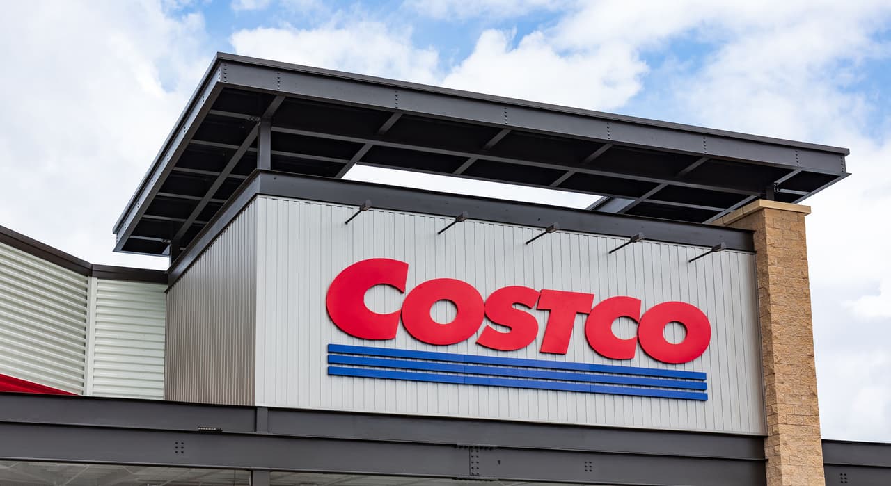 <b>Costco:</b>
<br>
<br>⏱ 
<b>24 de diciembre: </b>Horario reducido de 9:00 am a 5:00 pm, pero puede variar por localidad
<br>⏱ 
<b>25 de diciembre:</b> Cerrado
<br>⏱ 
<b>26 de diciembre:</b> Horario regular de 9:00 am a 6:00 pm, pero puede variar por localidad
