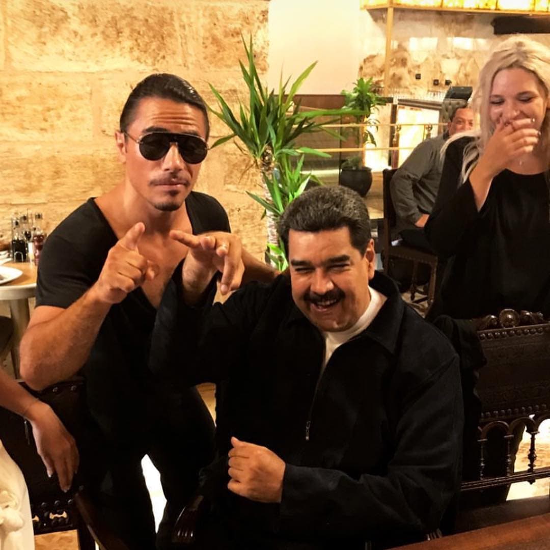Las fotos y videos de Nicolás Maduro en el restaurantes de Nusret Gokce le dieron la vuelta al mundo, levantando muchas críticas.