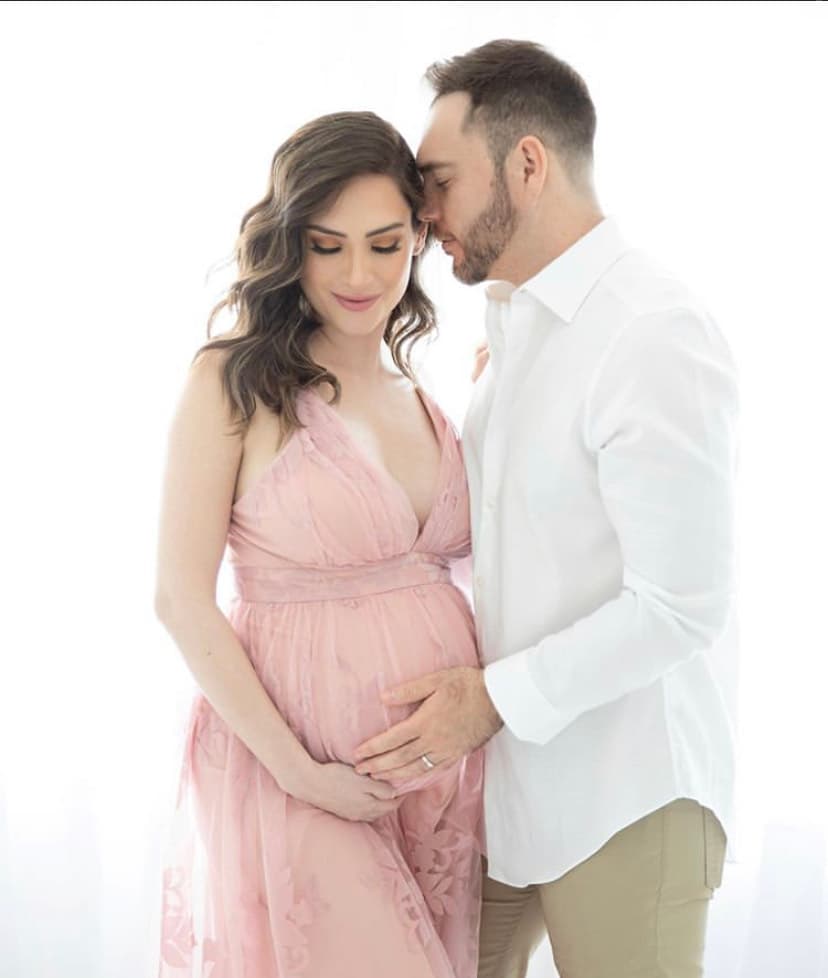 A pocos días de recibir a su pequeña, Michelle dijo que ella y Fernando vivieron su embarazo con mucha plenitud y fe.
<b> Aunque aceptó que sentiría nostalgia de "esta dulce espera". </b>
<br>
<br>Además, agradeció a la audiencia por estar siempre al pendiente de ella. "Tendrá muchos ti@s que han rezado por ella, los queremos mucho y por supuesto que les avisaremos cuando nuestra mayor alegria esté en nuestros abrazos", dijo.