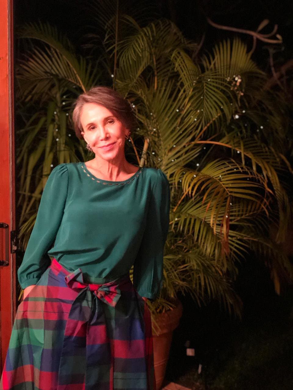 “El escritor habló conmigo y me dijo: ‘Estoy escribiendo algo, ya lo terminé, pero desde que empecé a escribir he estado imaginándola a usted. Me gustaría que estuviera en esta película’. Cuando me dijo eso, casi le quisiera decir: ‘¿Dónde estás para besarte la mano?’”, dijo agradecida por la oportunidad.