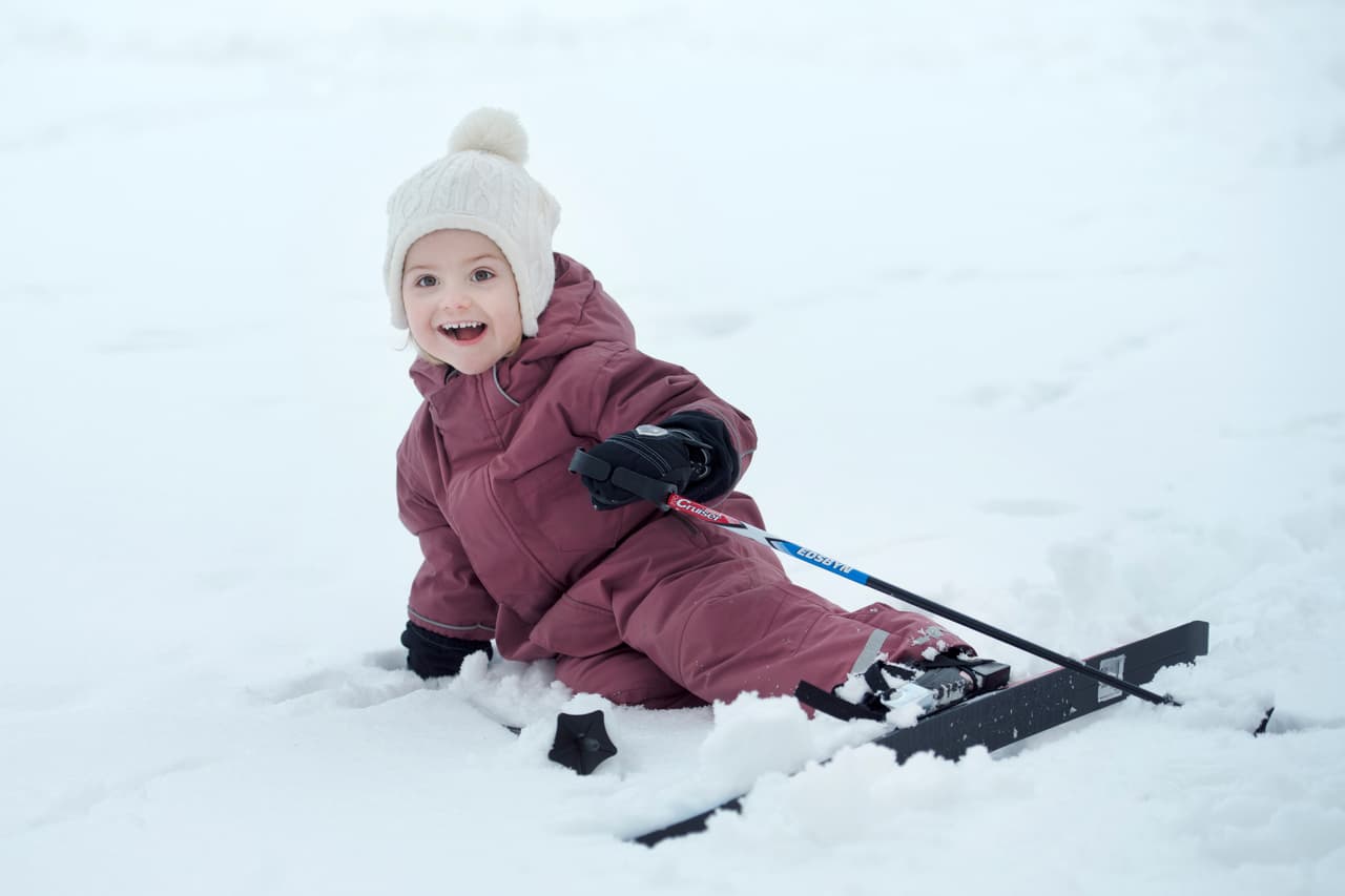Los jardines de La Haga llenos de nieve son su patio de juegos preferido.