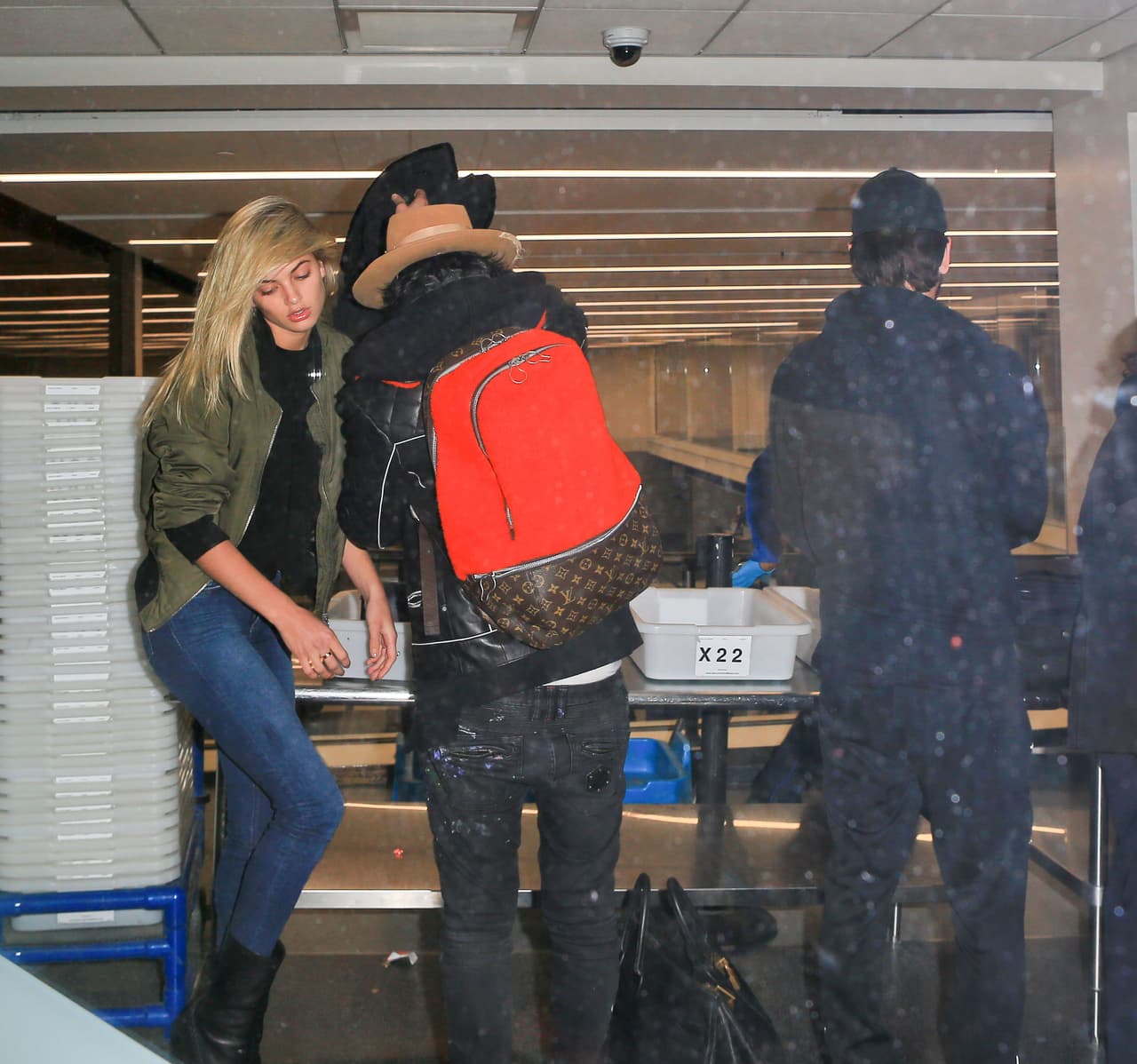 Al parecer los "amiguitos" iban llegando de un viaje.