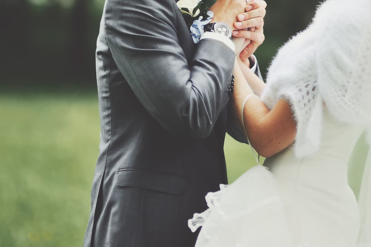 El seis es el hermoso ciclo del amor, de la amistad, se fortalecen los vínculos familiares, muchas bodas y compromisos serios ocurren en este período, es el tiempo en que nacen niños, se incrementan las relaciones entre padres, hijos, parientes cercanos, el amor renace, florecen los romances, surgen alicientes, se reviste de primavera la vida.