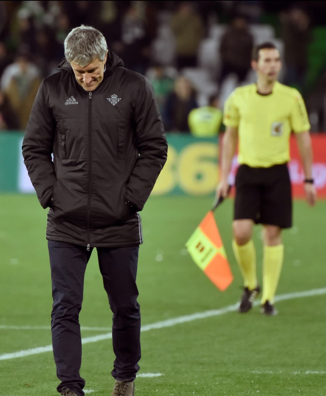 Quique Setién, que le dio descanso a varios de sus jugadores claves, se resignó al empate en casa, en una jornada en la que lo más destacado fue la visita del técnico Juan Carlos Osorio en Sevilla.