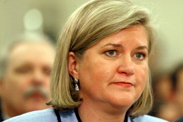 SHERRON WATKINS. Era vicepresidenta de Desarrollo Corporativo de la empresa Enron (acusada de fraude contable institucionalizado). Watkins es considerada la informante que ayudó a destapar el escándalo por irregularidades contables en el que se vio envuelto Enron en 2001.