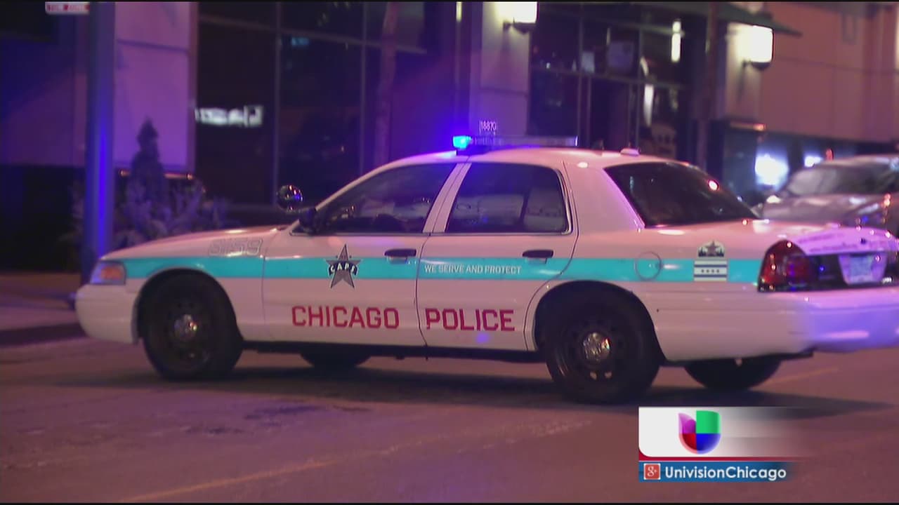 Arrestan a dos policías de Chicago por presunto abuso contra un adolescente