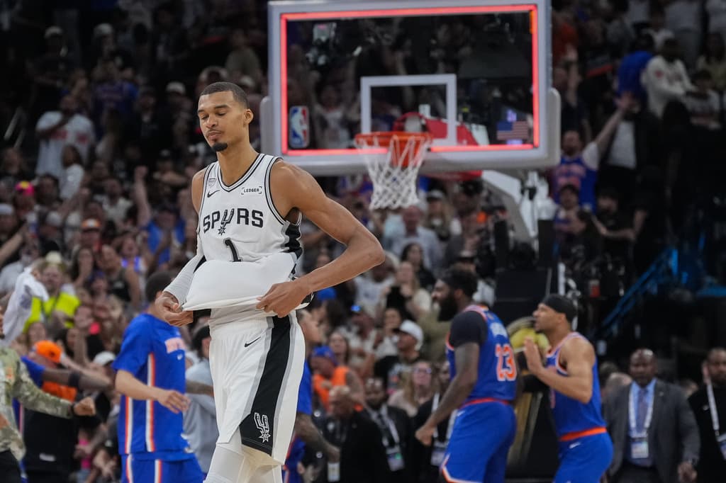 Los Spurs lograron borrar una diferencia de doble dígito gracias a una defensa agresiva y a las contribuciones de Wembanyama, De'Aaron Fox y Dylan Harper en el último cuarto.