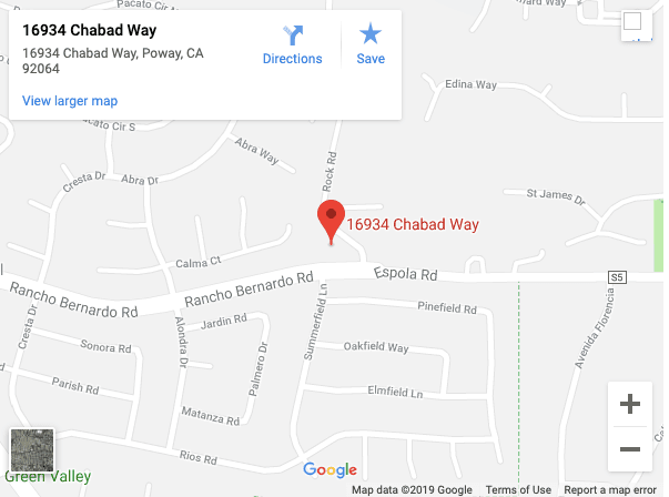 La sinagoga pertenece a la congregación de Jabad en la ciudad de Poway, San Diego. Localizada en el bloque 16934 de Chabad Way. Las autoridades piden a la comunidad evitar el área mientras realizan las investigaciones.