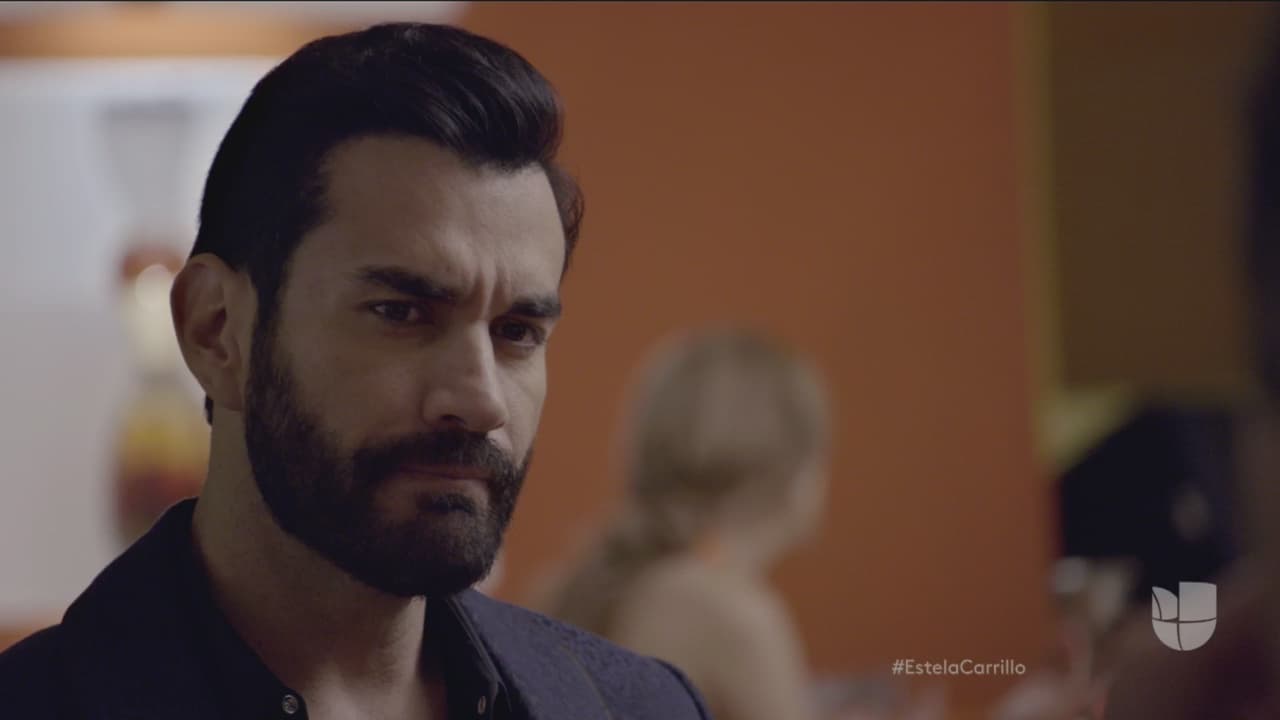Mientras que
<b><a href="http://www.univision.com/novelas/la-doble-vida-de-estela-carrillo/david-zepeda-es-ryan-cabrera-en-la-doble-vida-de-estela-carrillo">Ryan</a></b> sabía que
<b><a href="http://www.univision.com/novelas/la-doble-vida-de-estela-carrillo/danilo-carrera-es-danilo-cabrera-en-la-doble-vida-de-estela-carrillo">Danilo</a></b> no tenía la culpa de la infidelidad de su padre, por eso le daría su cariño y apoyo.