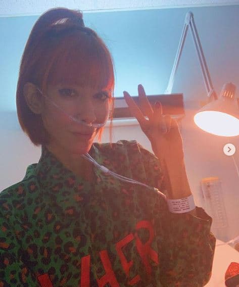 "Como un árbol de raíces profundas, enfrentando desafíos de crecer en una roca y sin saber si carecerá de agua. Como el águila que a mitad de vida su pico se curva, sus alas envejecen y sus alas se debilitan."
<br>