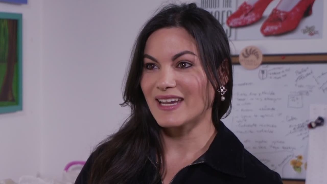 Isadora Angulo transforma reciclaje en arte con calzado hecho a mano