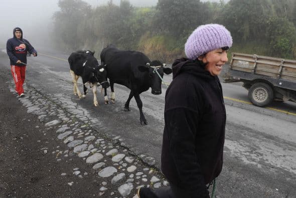 El cierre de carreteras no se hizo esperar para evitar el ingreso de personas a la zona de riesgo.