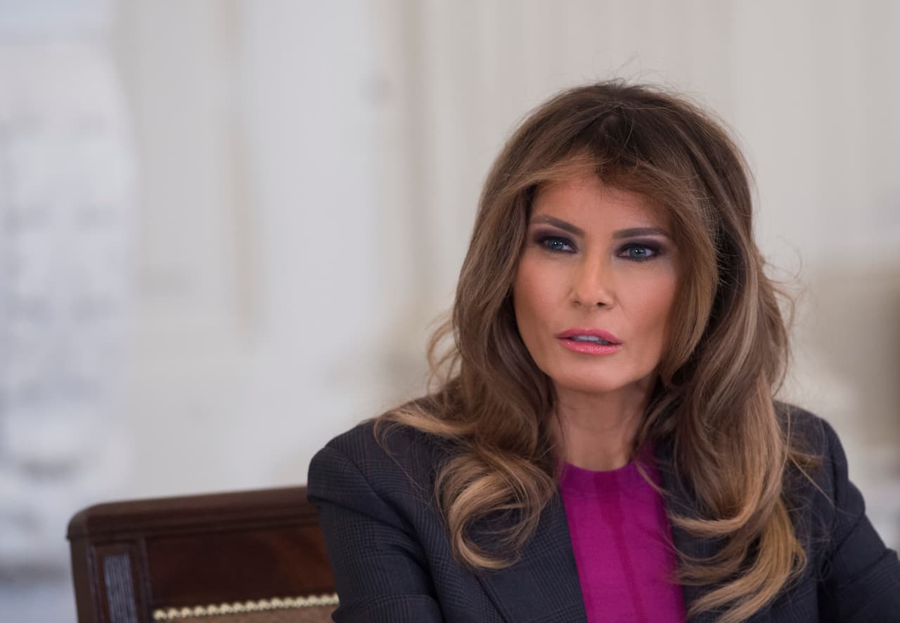 A pesar de que Melania Trump ha mantenido completo silencio sobre los posibles escándalos de infidelidad de su esposo, su vocera ha salido a pedir respeto con el hijo de la pareja, Barron Trump.