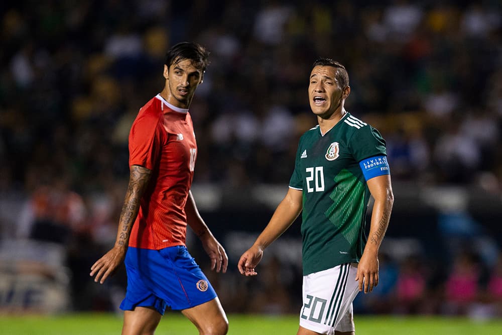 20. JESÚS DUEÑAS – 7 – Discreto y efectivo, como suele ser su labor como medio de recuperación, aunque batalló un poco con el capitán tico Bryan Ruiz.