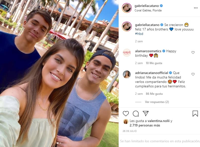 En una de las fotografías que compartió la modelo e 'influencer' junto a dos de los hijos del actor, se vio un 'me gusta' de Valentina.