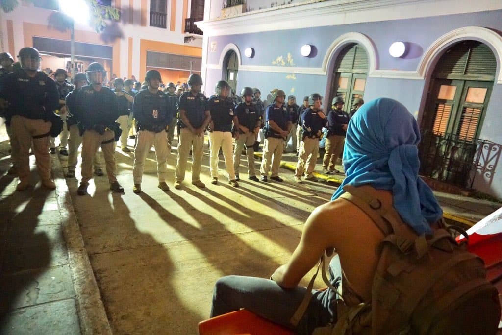 15 de julio- Comienzan los encontronazos en las manifestaciones entre los policías y los manifestantes.
<br>