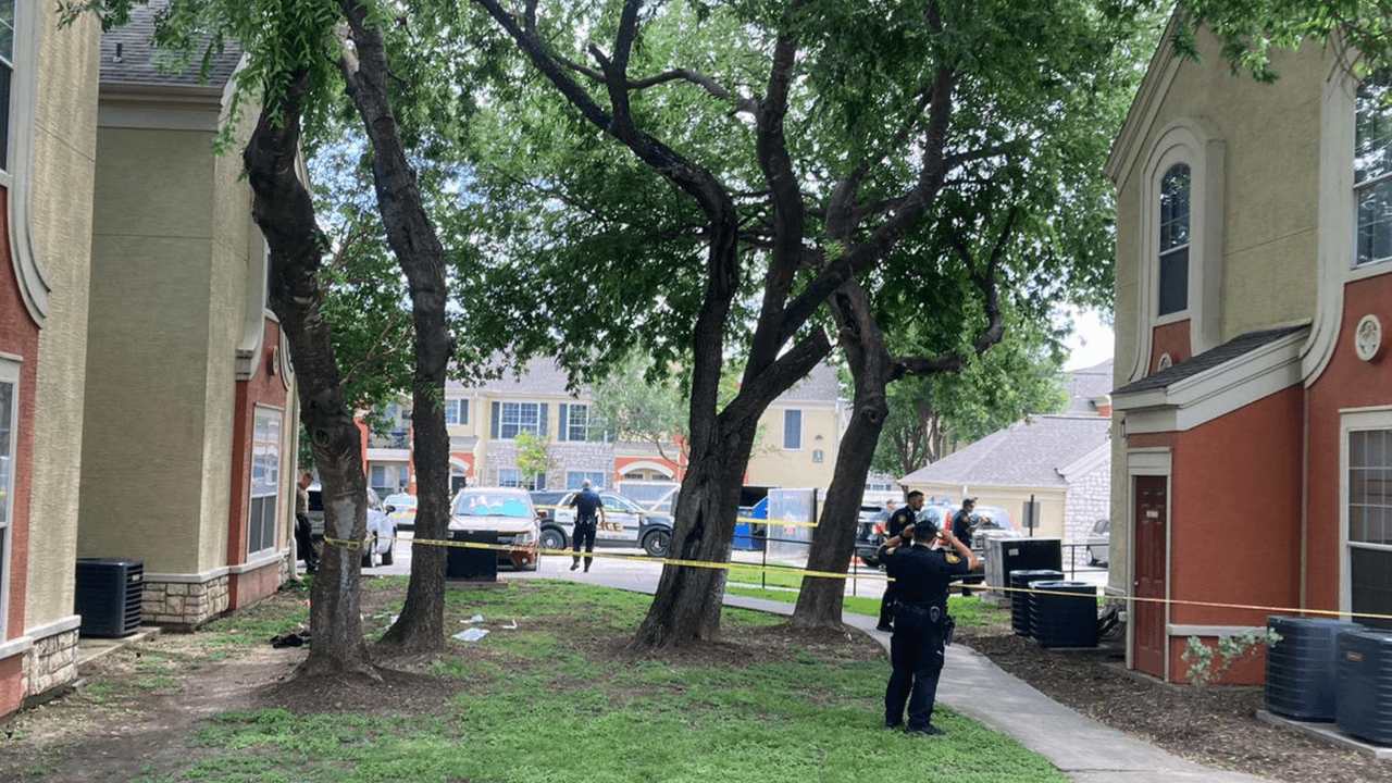 Tiroteo en apartamentos de San Antonio deja a cuatro heridos, incluyendo niño de 5 años