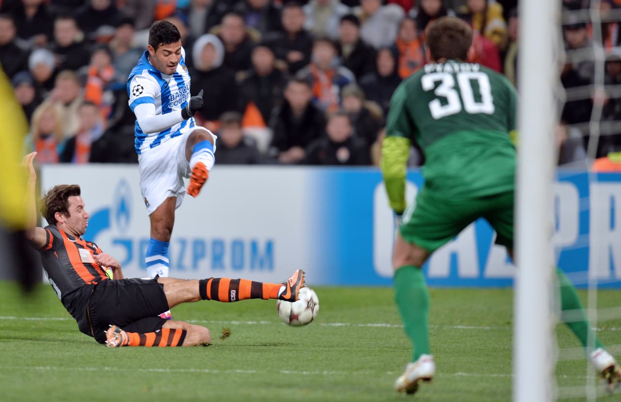 Carlos Vela anotó tres goles en la Champions 2013-2014 sumando la fase previa ante el Olimpique Lyon de Francia.