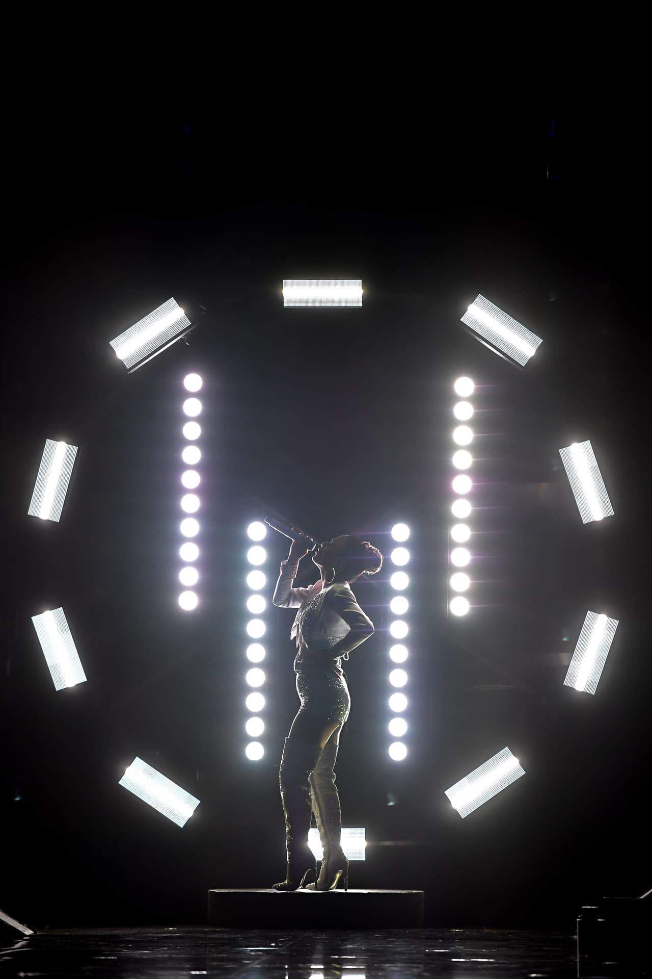 La cuarta gala de MQB All Stars estuvo dedicado a los iconos de la música que han conquistado el corazón del público, como es el caso de Selena. Para ello, Ally Brooke, Bianca Marroquín y El Dasa prepararon un medley con sus grandes éxitos.