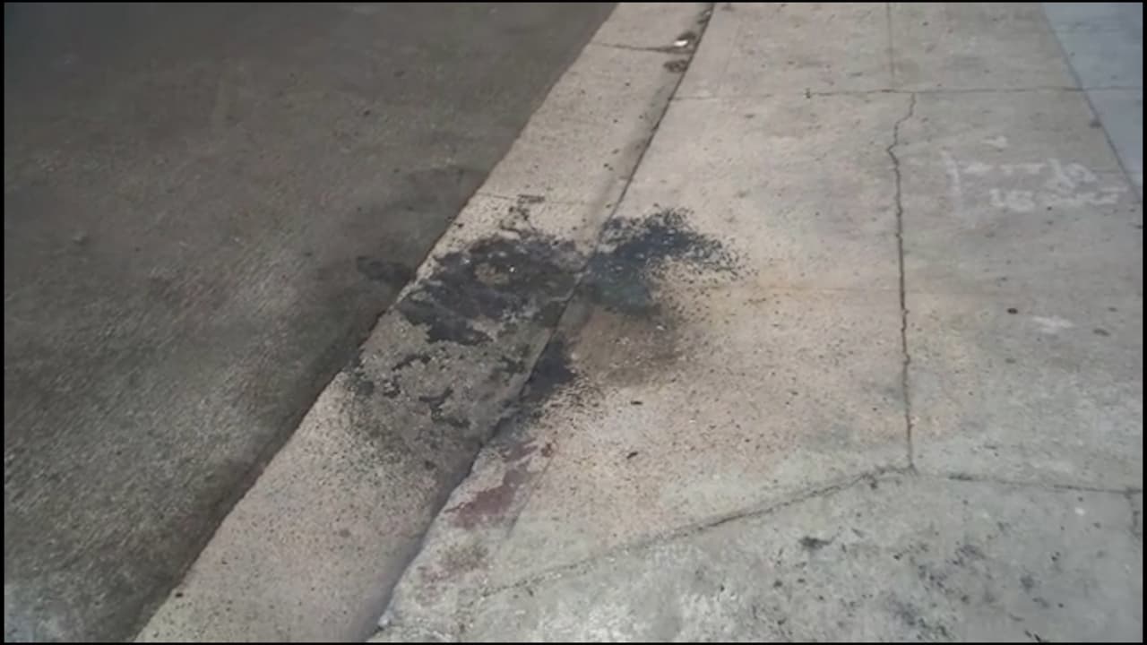 Hallan el cuerpo quemado de una mujer dentro de un carrito de compras