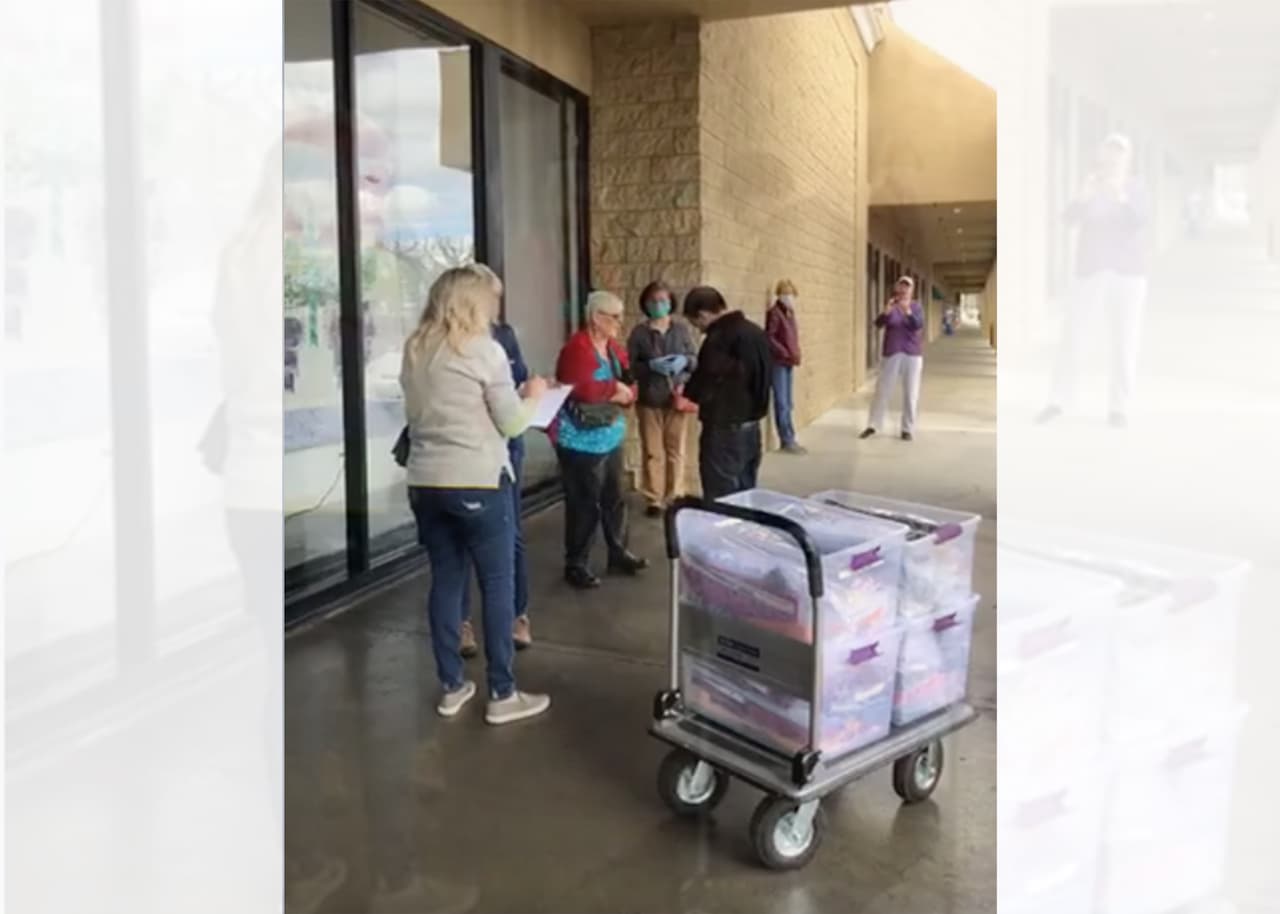 Comunidad 'costurera' de Fresno se une para fabricar mascarillas y donarlas a hospitales de la zona