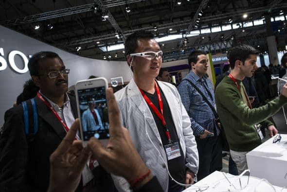 Sony tuvo sus lentes inteligenetes a la mano para que los visitantes los probraran.