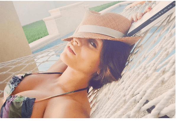 Ana Brenda Contreras es una de las nominadas más guapas en Premios Juventud y además de eso, es una chica fanática del calorcito de playa.