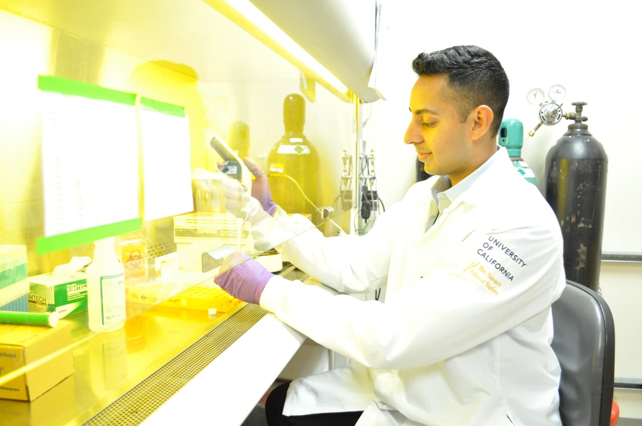 Son jóvenes, están haciendo lo posible por convertirse en doctores, pero no tienen documentos: lo que significa que no pueden acceder a becas, entre otros impedimentos. La red Pre-Health Dreamers reúne a más de 215 estudiantes sin papeles en los 27 estados del país con el fin de servirles de apoyo.