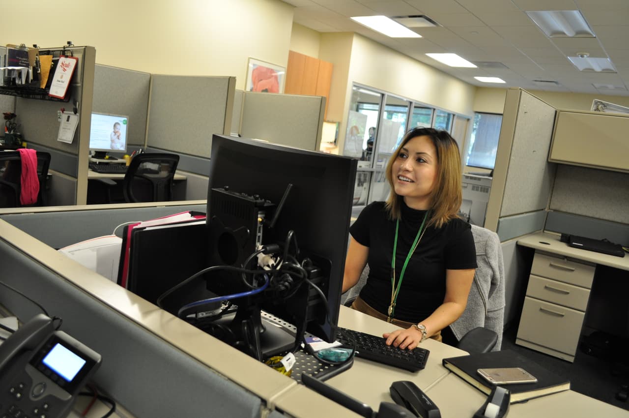 Algunos estudiantes ya han encontrado empleos como voluntarios. Ramos, por ejemplo, reside en Napa y es voluntaria en el Petaluma Health Center. Ella conoce los obstáculos que enfrentan los indocumentados y eso la ayuda a brindar una mejor ayuda.