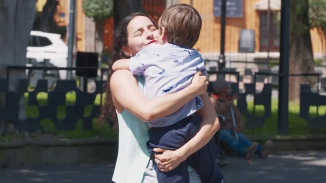 Lila reconoce lo difícil y hermoso de ser madre | Papás Por Siempre | Capítulo 82