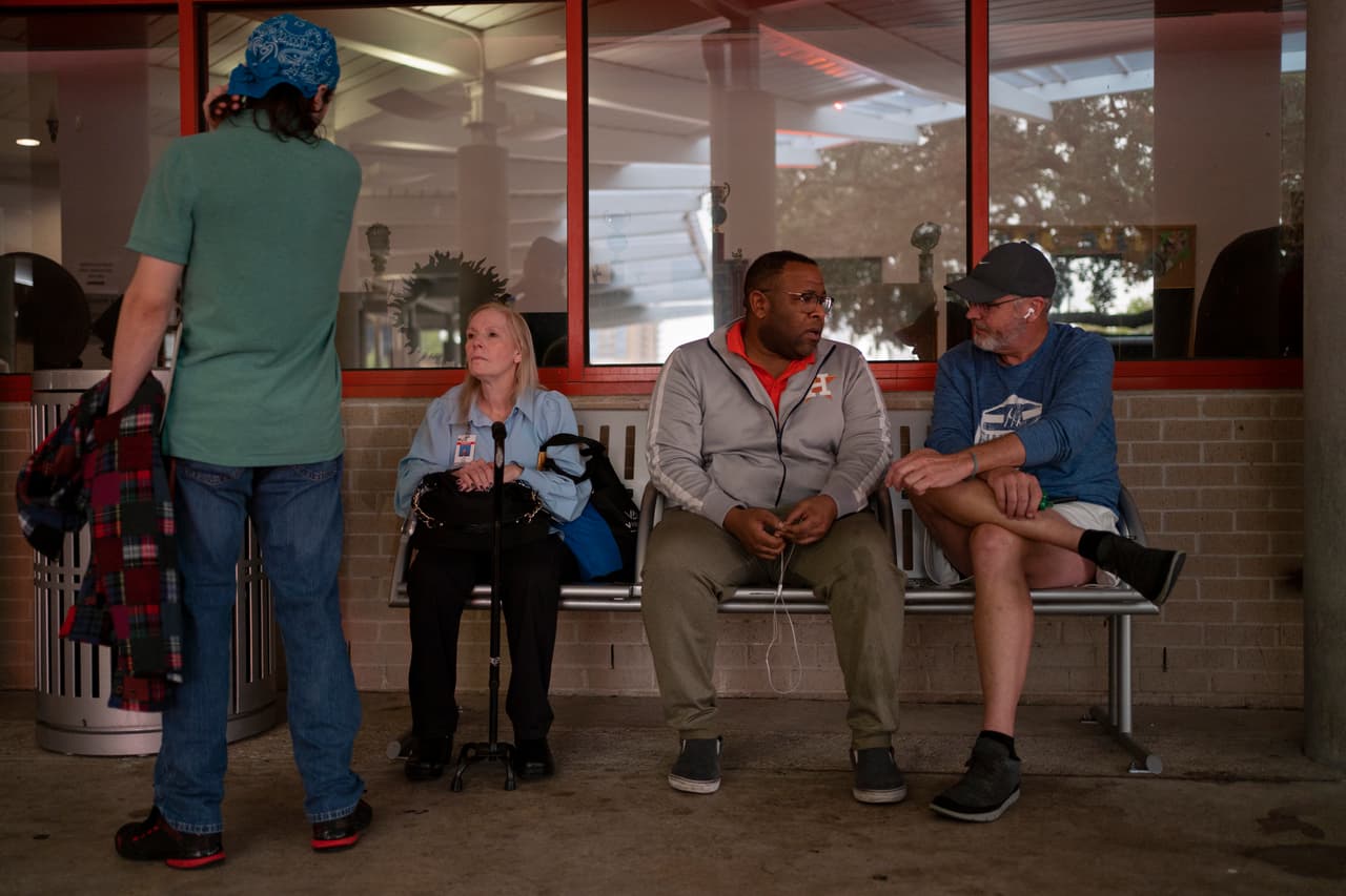 <b>Para viajar, simplemente muestre su identificación de votante u otra documentación aprobada al operador del autobús o al inspector de tarifas. </b>
<br>
<br>Para ayudar a los votantes a encontrar el camino a un lugar de votación, METRO se ha asociado con Vote Houston para ofrecer información educativa y no partidista a los votantes registrados.