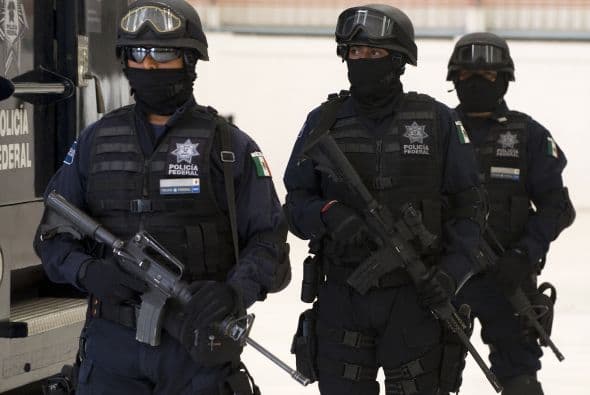 En estos casos lo que se hace es el despido inmediado y luego se boletinan a otras policías para que ya no se les contraten, aseguró Julián Leyzaola Pérez, secretario de seguridad pública de Ciudad Juárez, Chihuahua.