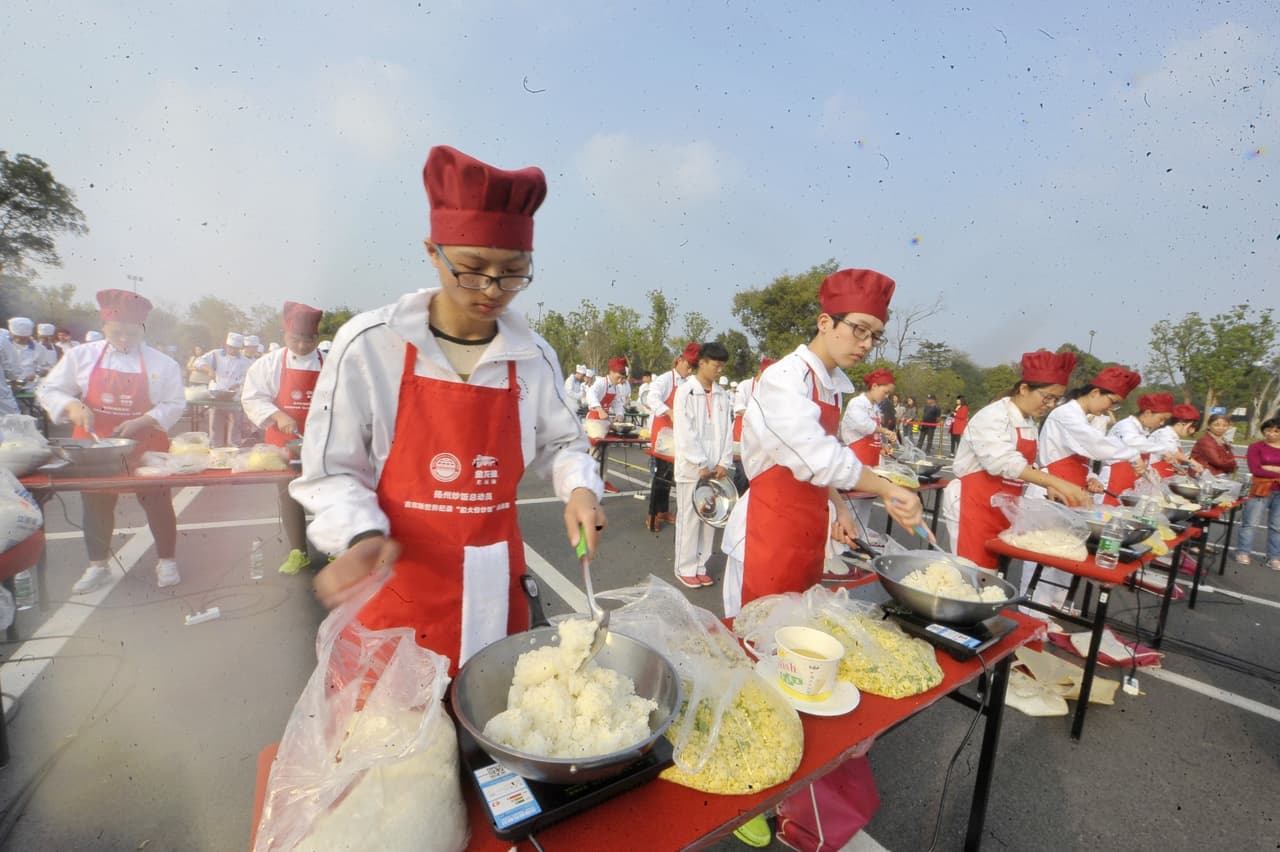 Este es sazonado con arroz, holoturoideos y otros ingredientes