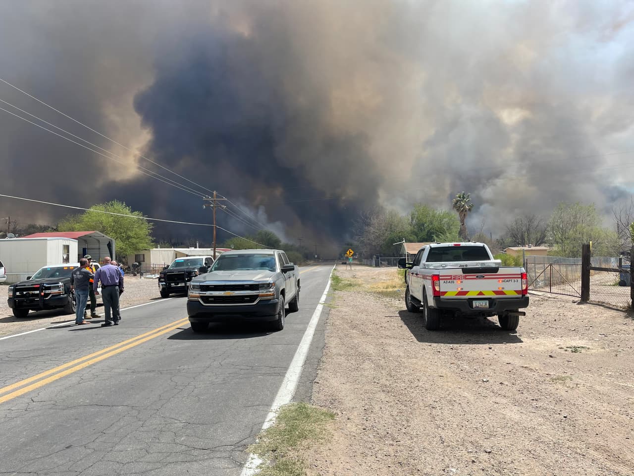 El incendio de Margo arde a lo largo del fondo del río cerca de Dudleyville en el condado de Pinal. 
<br>