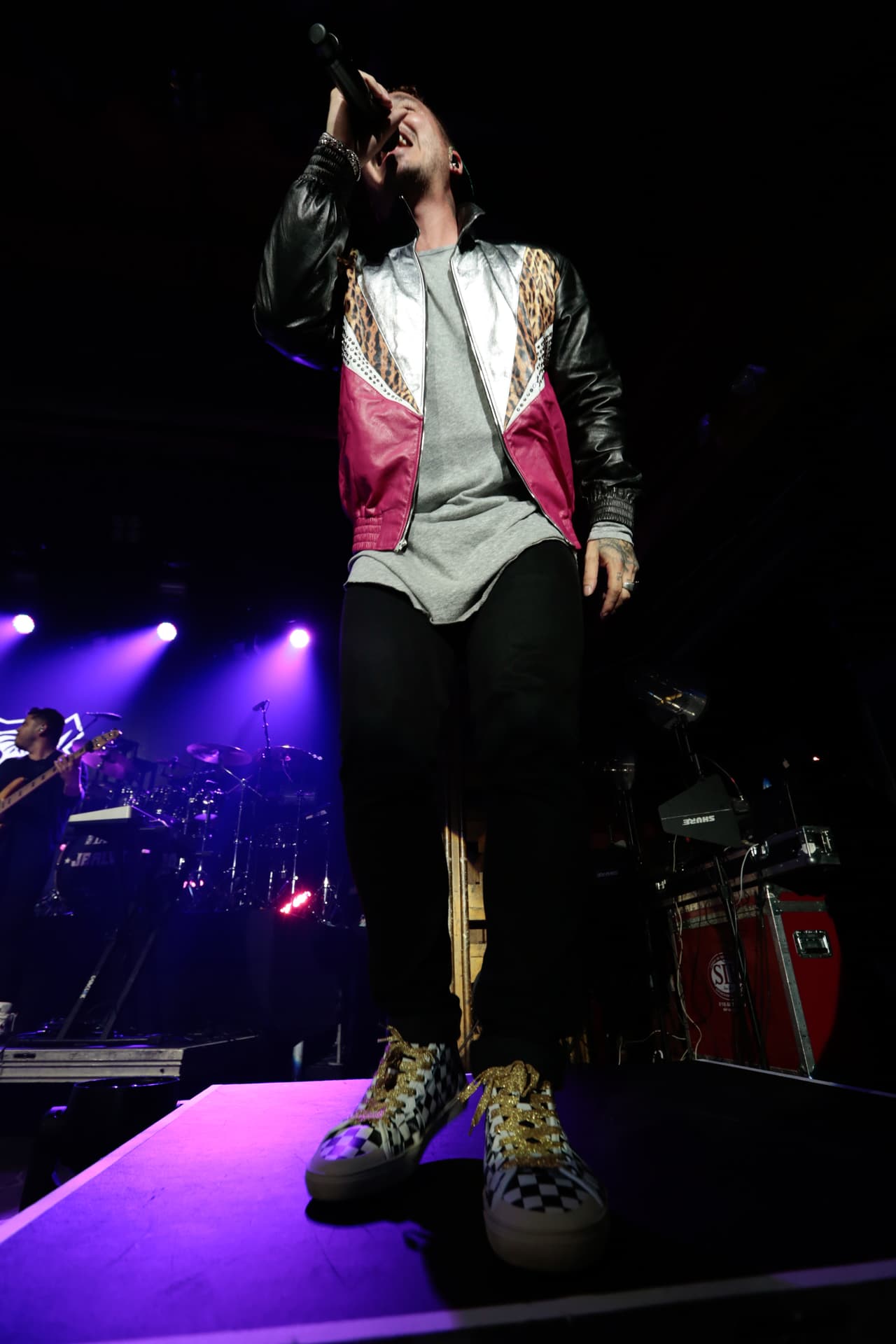 J Balvin rompiendo tarima en #LaXenPrivado.