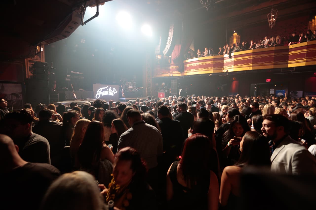 La fanaticada esperaba con ansias a que Balvin subiera a tarima.